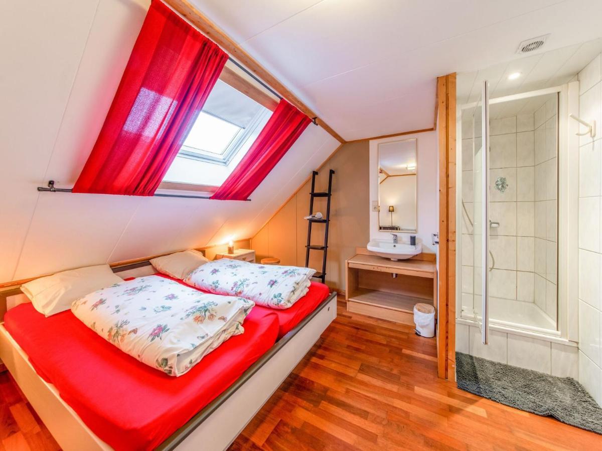Luxurious House With Sauna In A Farm In バストーニュ エクステリア 写真