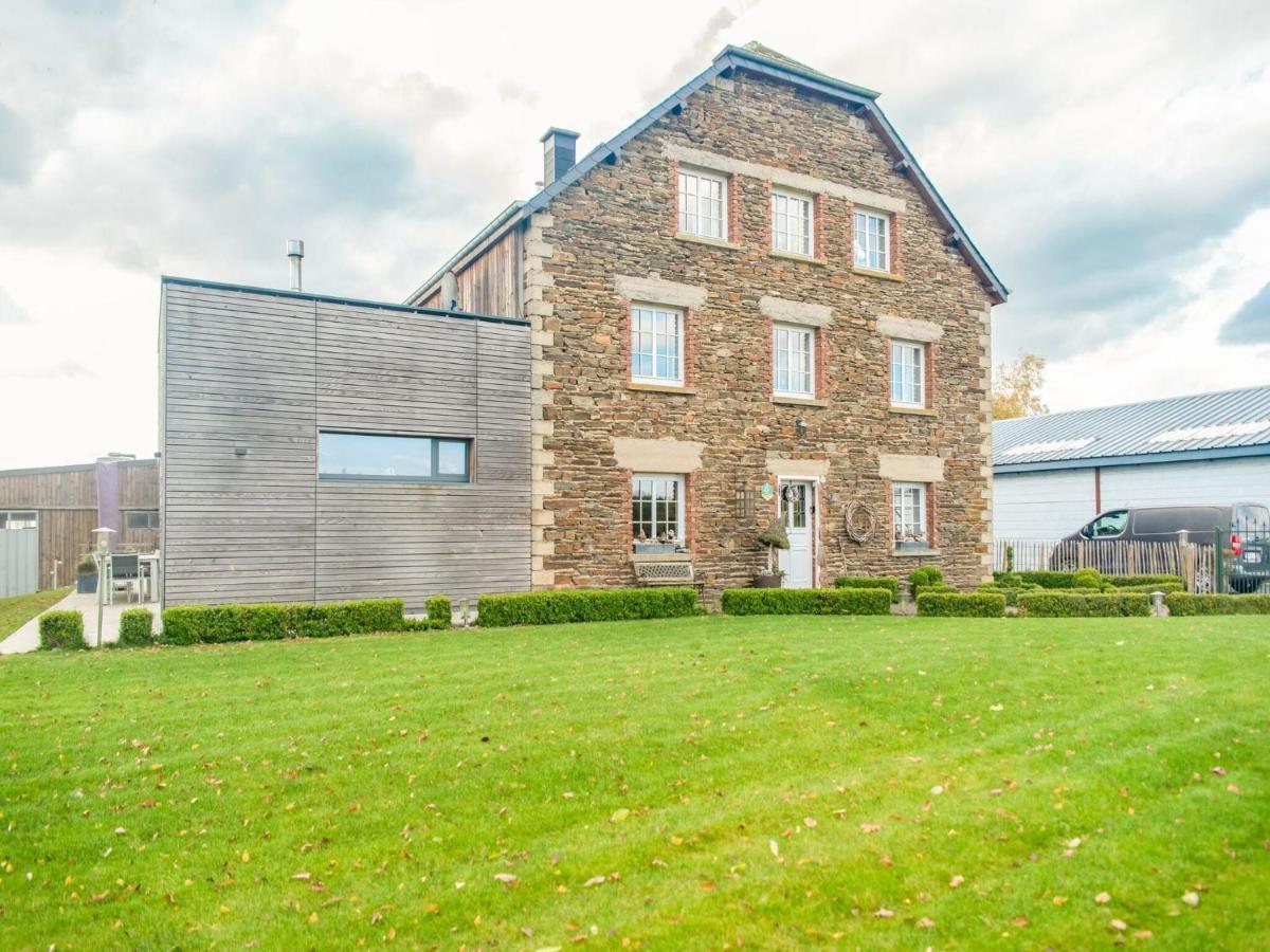 Luxurious House With Sauna In A Farm In バストーニュ エクステリア 写真