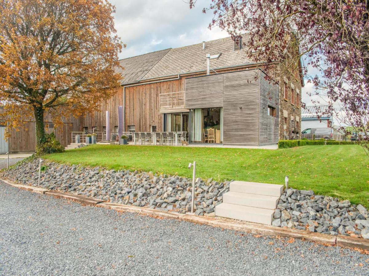 Luxurious House With Sauna In A Farm In バストーニュ エクステリア 写真