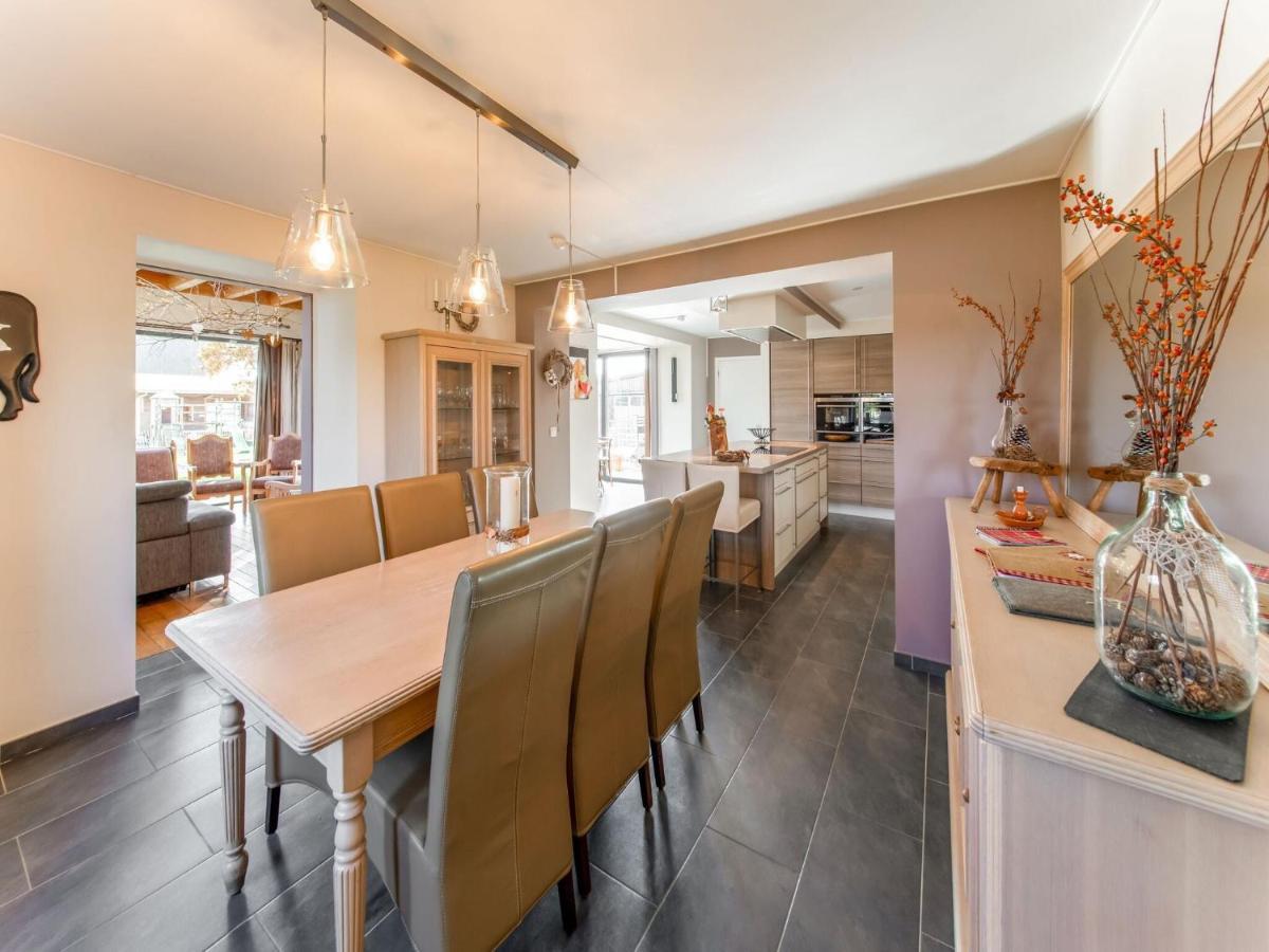 Luxurious House With Sauna In A Farm In バストーニュ エクステリア 写真
