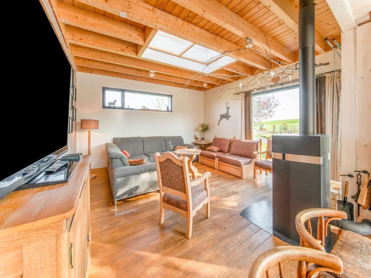 Luxurious House With Sauna In A Farm In バストーニュ エクステリア 写真