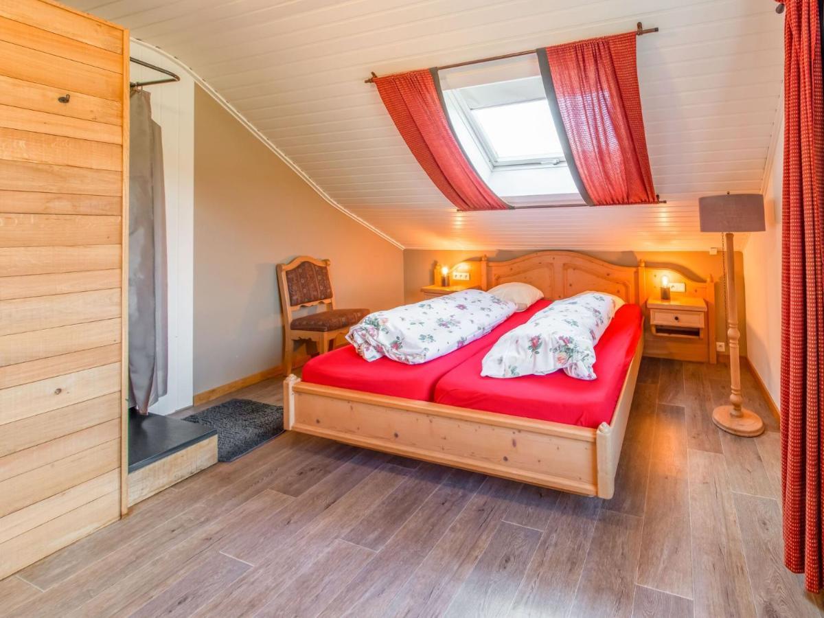 Luxurious House With Sauna In A Farm In バストーニュ エクステリア 写真