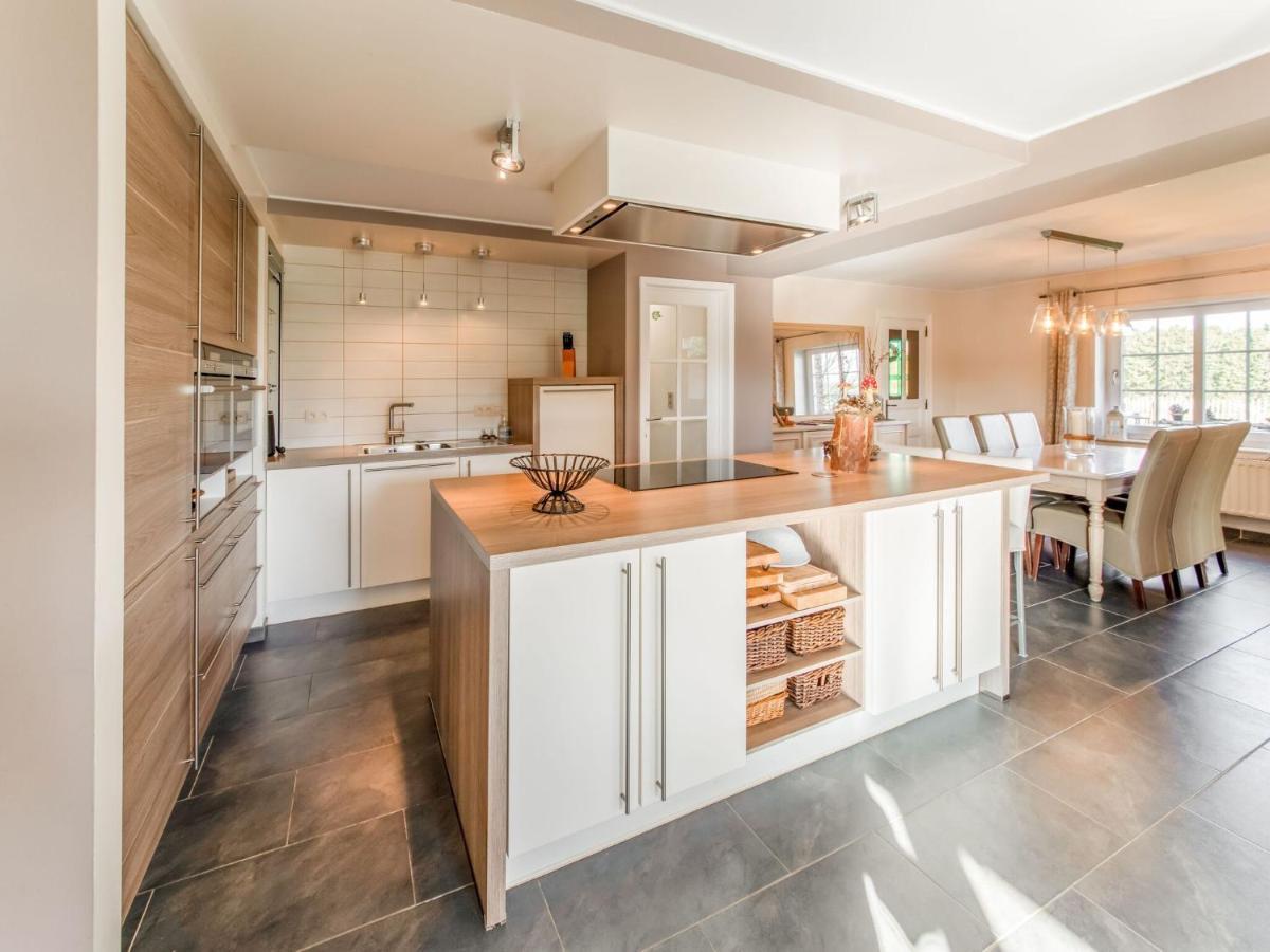 Luxurious House With Sauna In A Farm In バストーニュ エクステリア 写真