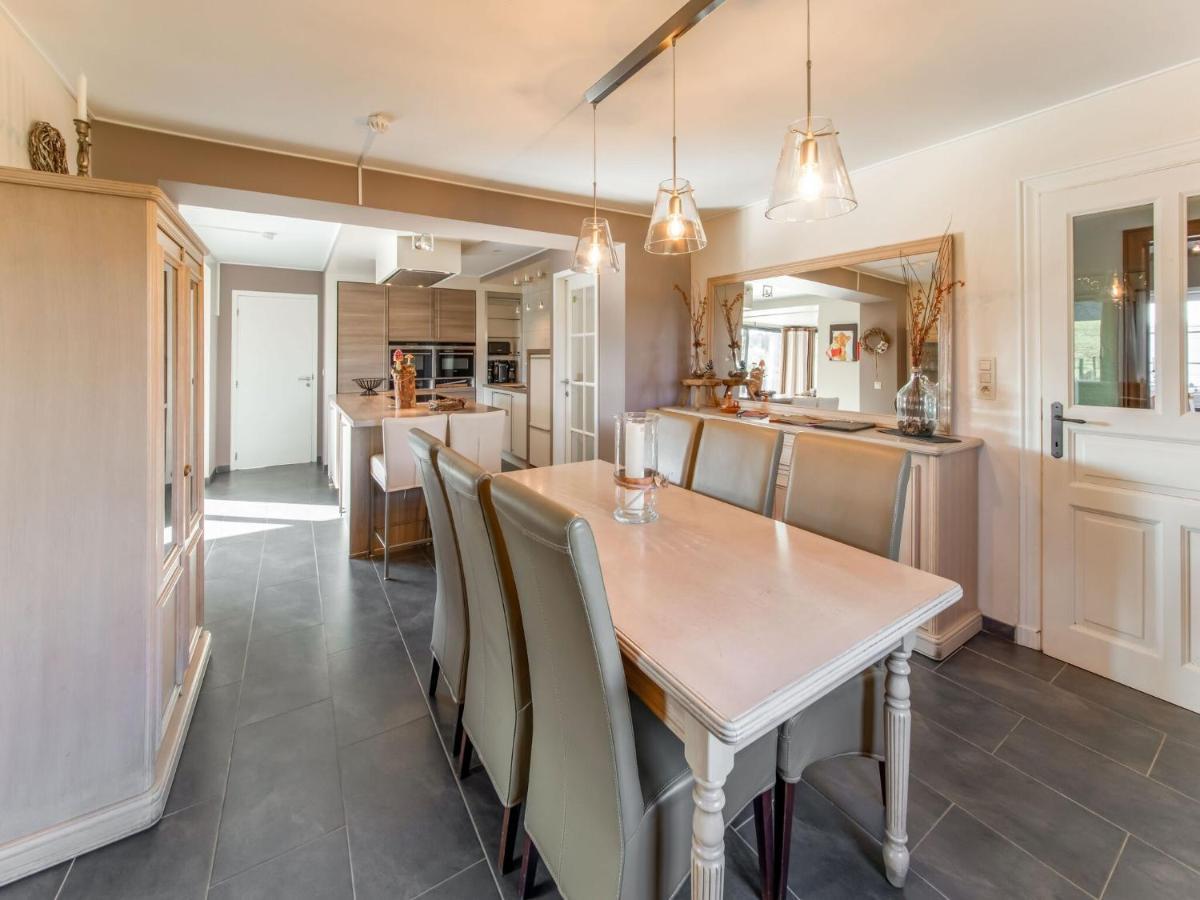 Luxurious House With Sauna In A Farm In バストーニュ エクステリア 写真