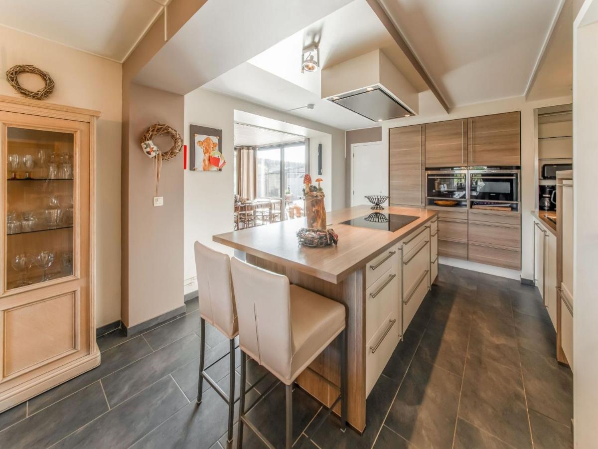 Luxurious House With Sauna In A Farm In バストーニュ エクステリア 写真