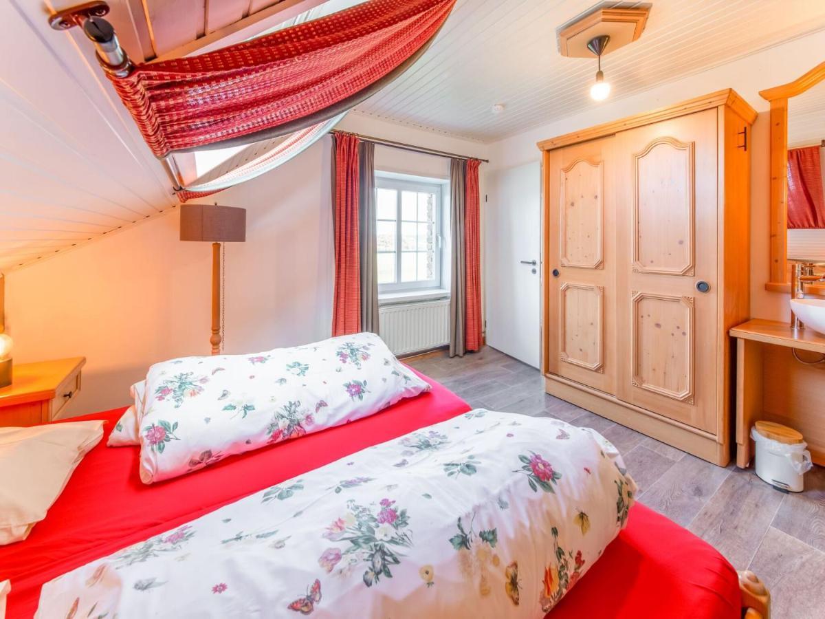 Luxurious House With Sauna In A Farm In バストーニュ エクステリア 写真