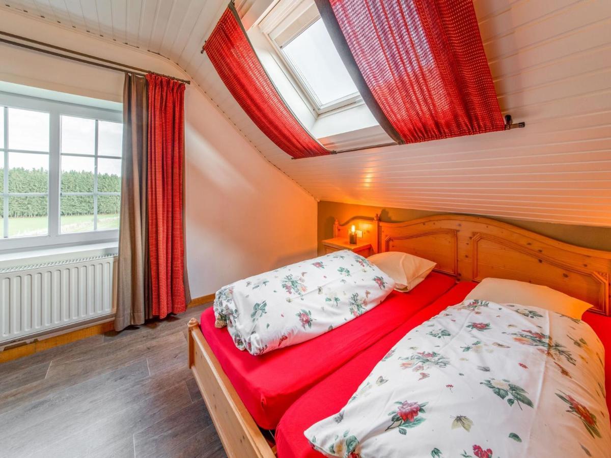 Luxurious House With Sauna In A Farm In バストーニュ エクステリア 写真