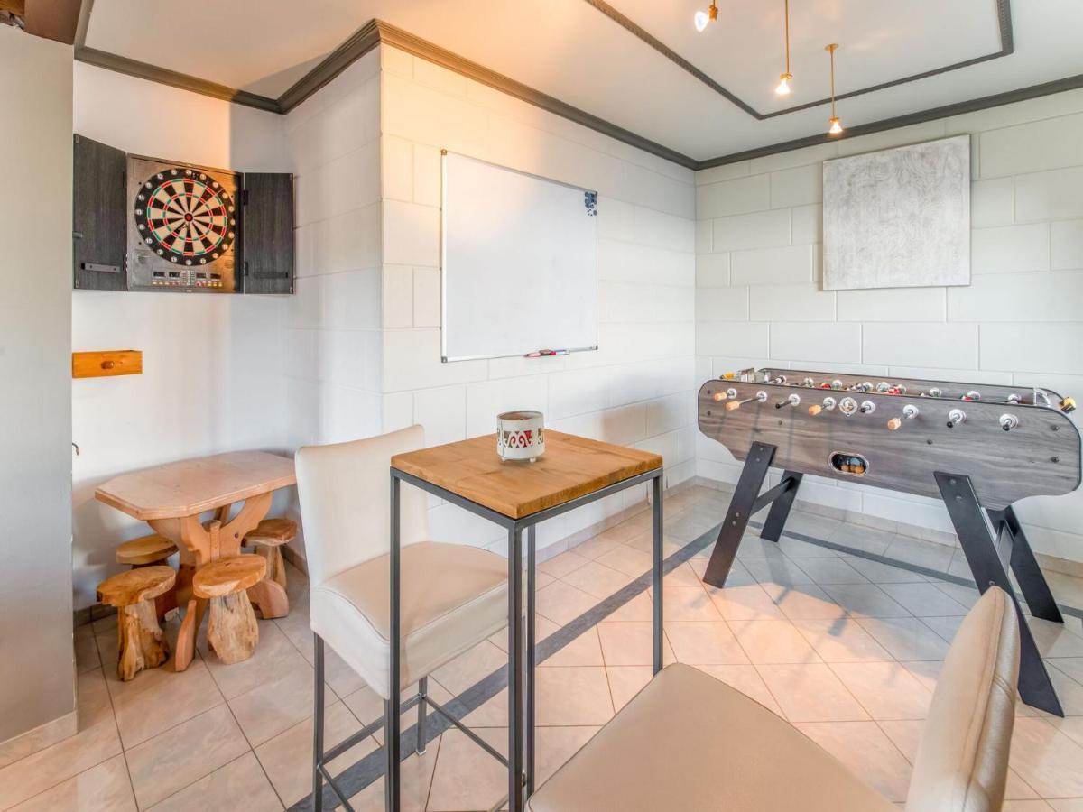Luxurious House With Sauna In A Farm In バストーニュ エクステリア 写真
